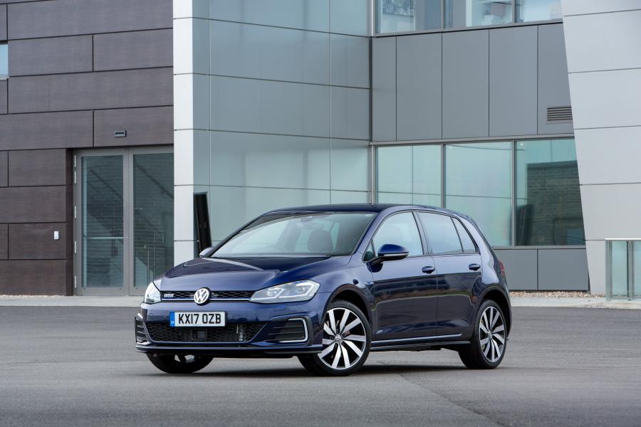  Volkswagen Golf GTE 2017 года  (UK) (фото 16 из 27)